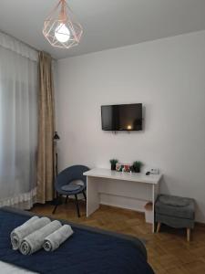 a room with a desk and a tv on the wall at Studio Nice in Old Town Tonitza in Bucharest