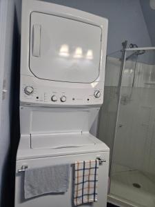 a bathroom with a sink and a shower at The Blue Goose in Marshall +14 photos