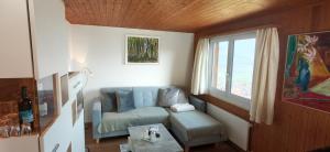 a living room with a couch and a window at Nebelmeer Chalet Grabs mit Panorama über das Rheintal in Grabs