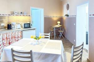 a kitchen with a table and chairs in a kitchen at Zach Family in Lübbenau
