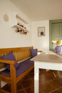 a room with a bench with a table and a table at Chata Prandorf in Devičany