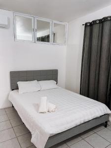 a bed with two pillows on it in a room at Villa seda in Rincon