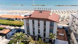 an aerial view of a hotel and the beach at Hotel La Bussola in Ortona