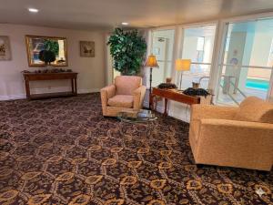 a living room with two chairs and a couch and a table at Inn of Lompoc in Lompoc