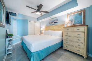 a bedroom with a bed and a ceiling fan at Caribbean Unit 103 in Gulf Shores