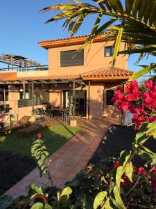 a house with a garden and a patio at Casa Encanto in Lajares