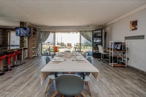 a dining room with a table and chairs at Phindulo Bed and Breakfast - No Loadshedding, Smart TVs & unlimited free fibre wifi in Krugersdorp