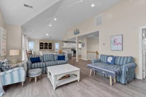a living room with two couches and a table at 7219 - C-Waves in Salvo