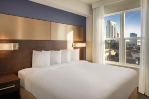 a large bed in a hotel room with a window at Residence Inn by Marriott Orlando Downtown in Orlando +54 photos