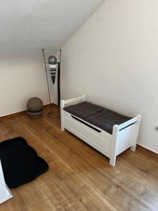 a bedroom with a bed and a lamp in a room at Heimglück mit Ipf & Ruine in Bopfingen