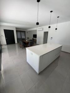 a living room with a white counter and a table at Casa Granadero Baigorria in Paganini