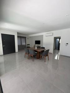 a dining room with a table and chairs at Casa Granadero Baigorria in Paganini +15 photos