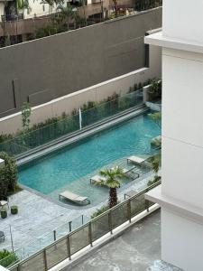an overhead view of a swimming pool on a building at Maison Perdizes 506 - Até 6 pessoas - Allianz Parque in São Paulo
