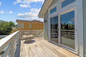 a large deck with a table and a bench on it at 4919 - The Leonardo in Kitty Hawk +50 photos