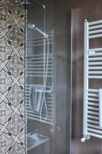 a bathroom with a shower and a sink at Vigne dei Mastri in Costigliole dʼAsti +14 photos