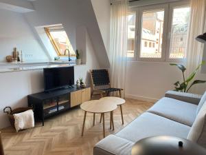 a living room with a couch and a table at Salitre - Boa Onda in Cee
