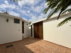 a house with white walls and a patio at Huacachina Desert II in Ica