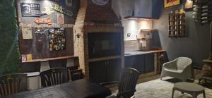 a restaurant with a table and chairs in a kitchen at Departamento cómodo y renovado a pocas cuadras del parque mitre! in Corrientes