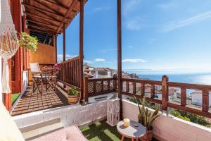 a balcony with a view of the ocean at Christys House Skopelos in Glossa