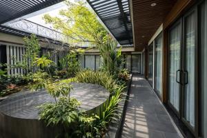 a courtyard with a table and plants on a building at KP Hotel in Can Tho