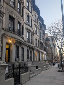 a building on the side of a city street at MANHATTAN ROSE Homestay in New York