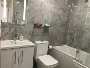 a bathroom with a toilet and a sink and a bath tub at Thames Riverside Studio, Gravesend Town Centre - near train station in Gravesend +11 photos