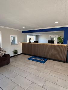 a lobby with a waiting area with a counter at Americas Best Value Inn Ponca City in Ponca City +18 photos