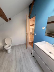 a bathroom with a toilet and a sink at Escale à Rosay in Theuville