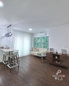a living room with a couch and a table at Refúgio da Vila in Vila de Rei