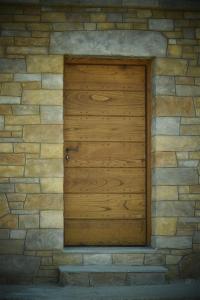 a wooden door in a brick wall at Villa San Martino in San-Martino-di-Lota