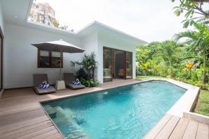 a swimming pool in the backyard of a villa at Villa Jacelyne - Tropical 2BR Villa with Private Pool in Canggu in Dalung +45 photos