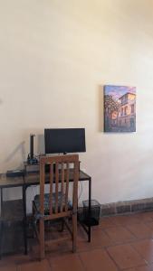 a desk with a chair next to a desk with a painting at Casa del Rey in Taxco de Alarcón