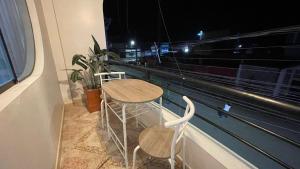 a table and two chairs next to a window at CATTLEYA Casa Hospedaje in Nueva Cajamarca