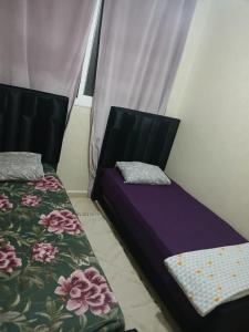 a couple of beds in a room at Appartement hay lmatar in Nador