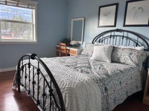a bedroom with a bed and a window at Mountain Guesthouse Bed and Baking in Radium Hot Springs