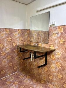 a bathroom with a sink and a mirror at Blueka Hostel Ko Chang in Khlaung Phai Bae +15 photos
