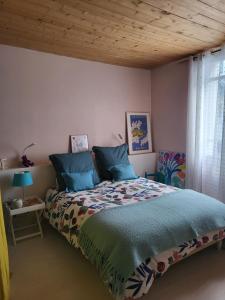 a bedroom with a bed and a wooden ceiling at Échoppe Saint Augustin in Bordeaux
