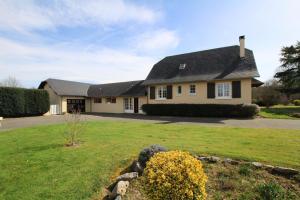 a house with a large yard in front of it at Sarthou in Espéchède