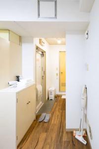 an empty room with a sink and a bathroom at コーポラス十日市 - supported by COCOSTAY in Hiroshima +40 photos