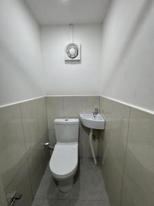 a bathroom with a toilet and a sink at Sunshine Cabana and Resort in Haldummulla