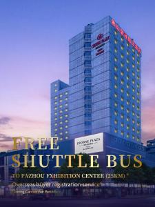 a building with a sign that reads free shuttle buses at Crowne Plaza Foshan by IHG in Foshan