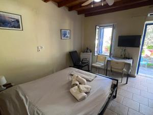 a bedroom with a bed with towels on it at Poraika studios in Raches