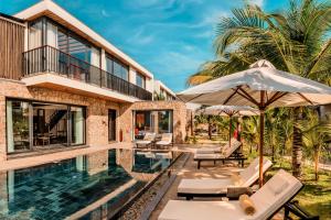 an image of a villa with a swimming pool at Amiana Resort Cam Ranh in Cam Ranh