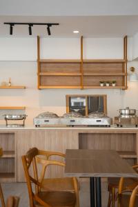 a restaurant with a table and chairs and a counter at Mintara Hotel - โรงแรมมินธารา มีนบุรี in Min Buri