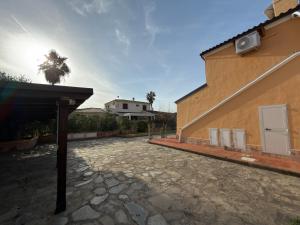 a building with a stone driveway next to a building at Villa Pinna in San Teodoro +12 photos