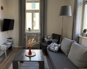 a living room with a couch and a table at Ferienapartment Weimar Altstadt 1 in Weimar