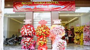 a store with a bunch of flowers on display at Khách Sạn Ngọc Châu in Lấp Vò