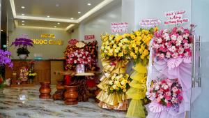 a store filled with lots of different types of flowers at Khách Sạn Ngọc Châu in Lấp Vò