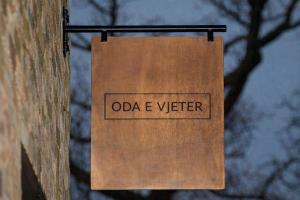 a sign that says oda e vetger attached to a building at Oda e Vjetër in Berat