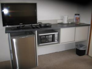 A kitchen or kitchenette at Darlot Motor Inn